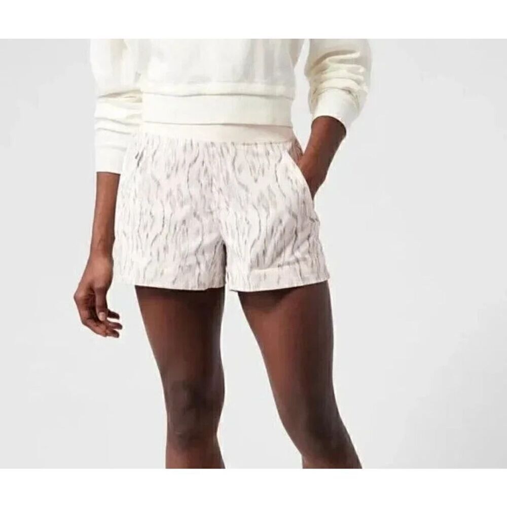 Athleta size 22 Trekkie North short Texture Magnolia Grey/White